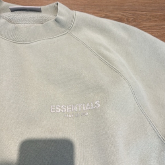 Essentials Crew Neck - Picture 2 of 5